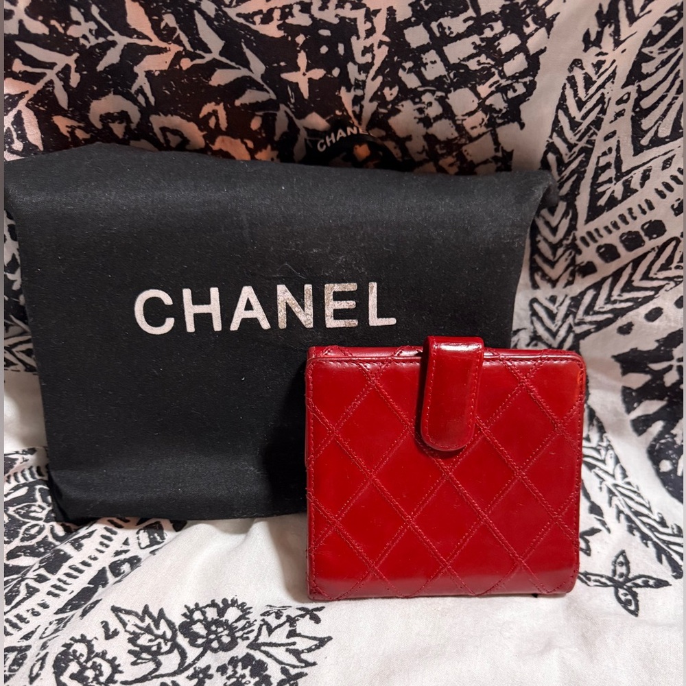 Chanel Red Quilted Leather wallet with unbranded silver Chain wallet - Picture 3 of 9